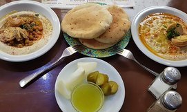 ארוחה בחומוס לוינסקי 41 בת