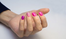 מני-פדי, שפם וגבות עד הבית