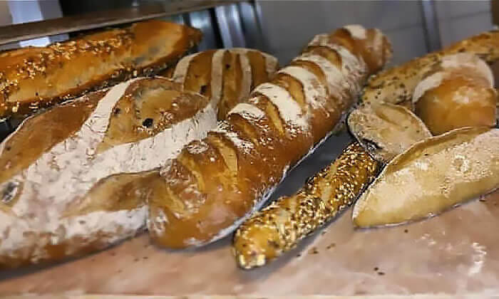 6 לחם מחיטה מלאה בעבודת יד בבית הקפה נושה הכשר למהדרין, פתח תקווה 6 לחם מחיטה מלאה בעבודת יד בבית הקפה נושה הכשר למהדרין, פתח תקווה