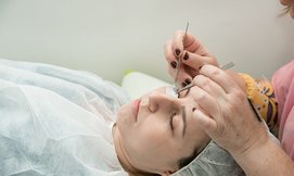 הלחמת ריסים ב'קוסמטיקה ליליה'