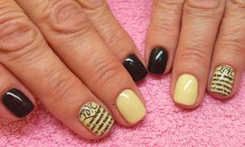 מניקור או לק ג'ל ב-NAIL SALON