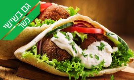 מנת פלאפל ושתייה במפגש הטאבון