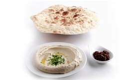 ארוחת חומוס זוגית ושתייה