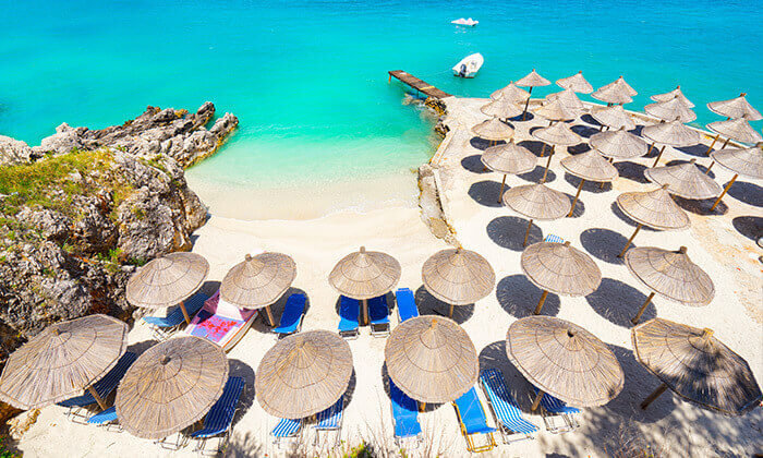 9 קיץ הכול כלול באלבניה - חופים מדהימים, אטרקציות משפחתיות ומלון 5* מפנק