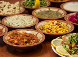 ארוחת בשרים במסעדה הלבנונית