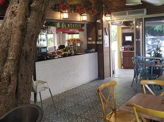 ארוחת ערב בקפה היינה