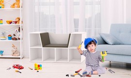 כוורת עם ספסל וכריות