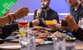 ארוחת ערב והופעת מלצרים מזמרים